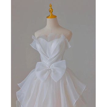 Rochie de mireasă cu siluetă prințesă, fără mâneci, talie medie, lungă până la podea