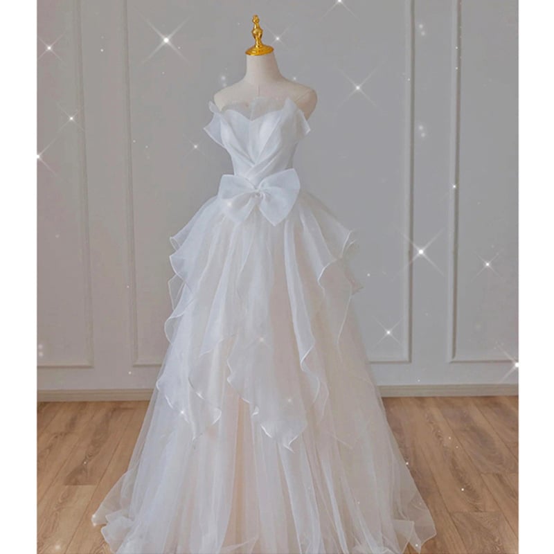Rochie de mireasă cu siluetă prințesă, fără mâneci, talie medie, lungă până la podea