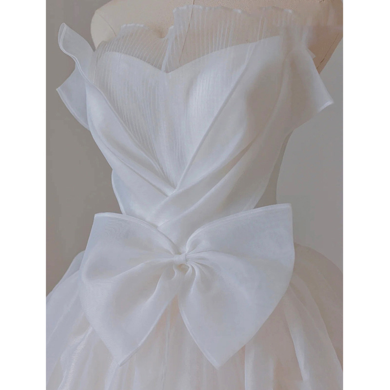 Rochie de mireasă cu siluetă prințesă, fără mâneci, talie medie, lungă până la podea