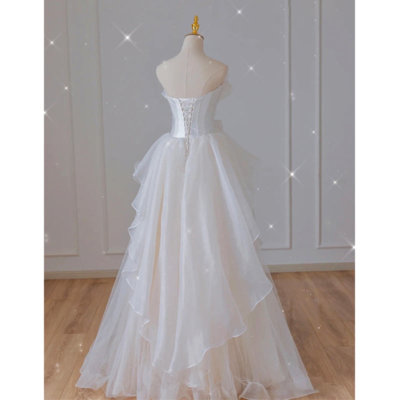 Rochie de mireasă cu siluetă prințesă, fără mâneci, talie medie, lungă până la podea