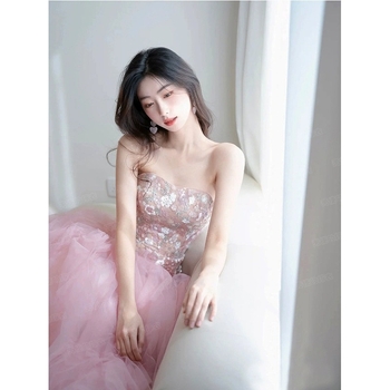 Menyasszonyi ruha tube-top kivágással, magas derékszélesség, hosszú szoknya, spandex-poliészter keverék anyag