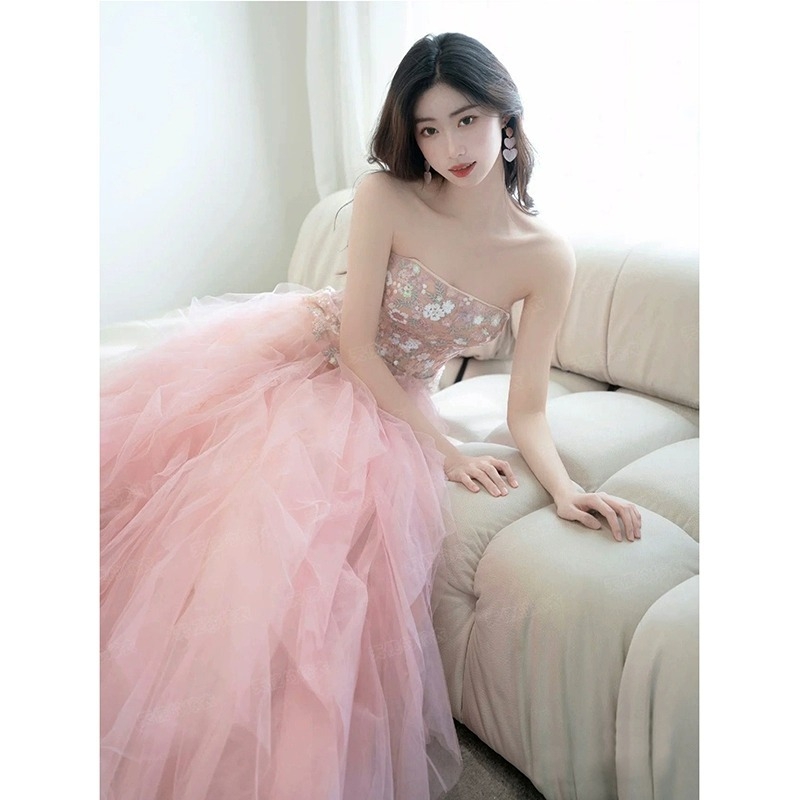 Menyasszonyi ruha tube-top kivágással, magas derékszélesség, hosszú szoknya, spandex-poliészter keverék anyag