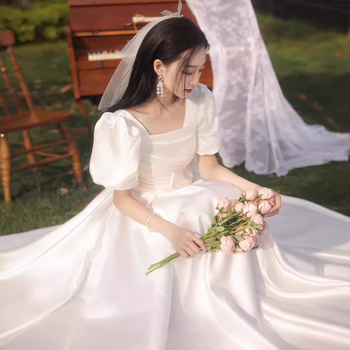 Rochie de mireasă din satin francez, decolteu adânc în V, mâneci 3/4, fustă lungă, talie la mijloc, colecție de iarnă 2025