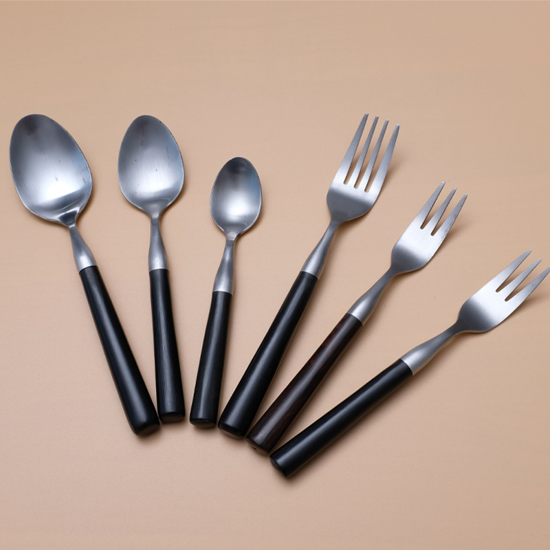 Комплект прибори за стейк: нож, вилица и лъжица от неръждаема стомана 304 с матиран финиш; възможност за печат на лого