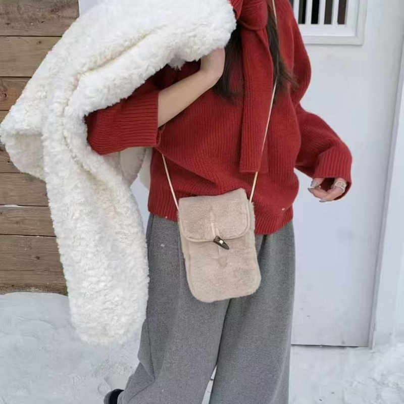 Plushová štvorcová taška s viečkom, zvislého tvaru, zapínanie háčikom, Oxford podšívka, jednoriamenný popruh, na denné nosenie