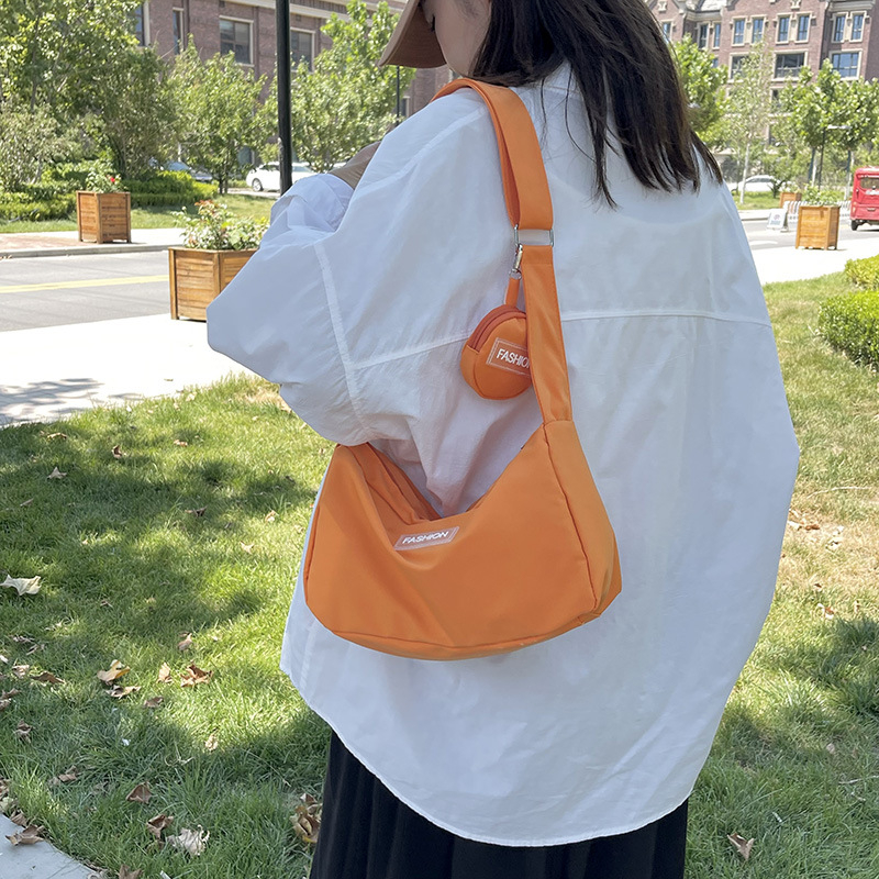 Geantă crossbody pentru femei (Primăvara 2025, nylon, mare capacitate, formă găleată, fermoar)