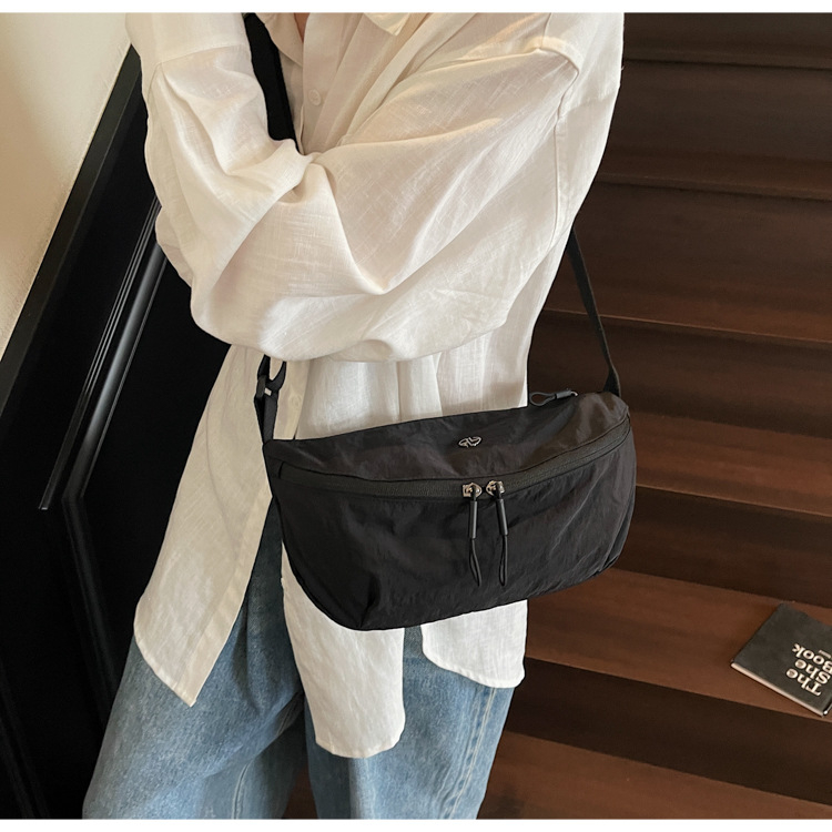 Geantă crossbody cilindrică din Oxford, cu fermoar, căptușeală poliester, primăvara 2025