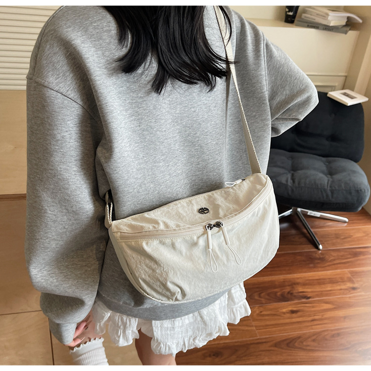 Geantă crossbody cilindrică din Oxford, cu fermoar, căptușeală poliester, primăvara 2025