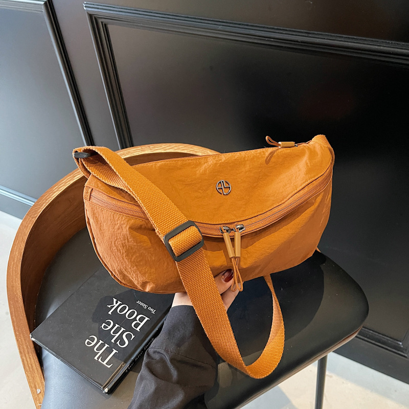 Geantă crossbody cilindrică din Oxford, cu fermoar, căptușeală poliester, primăvara 2025