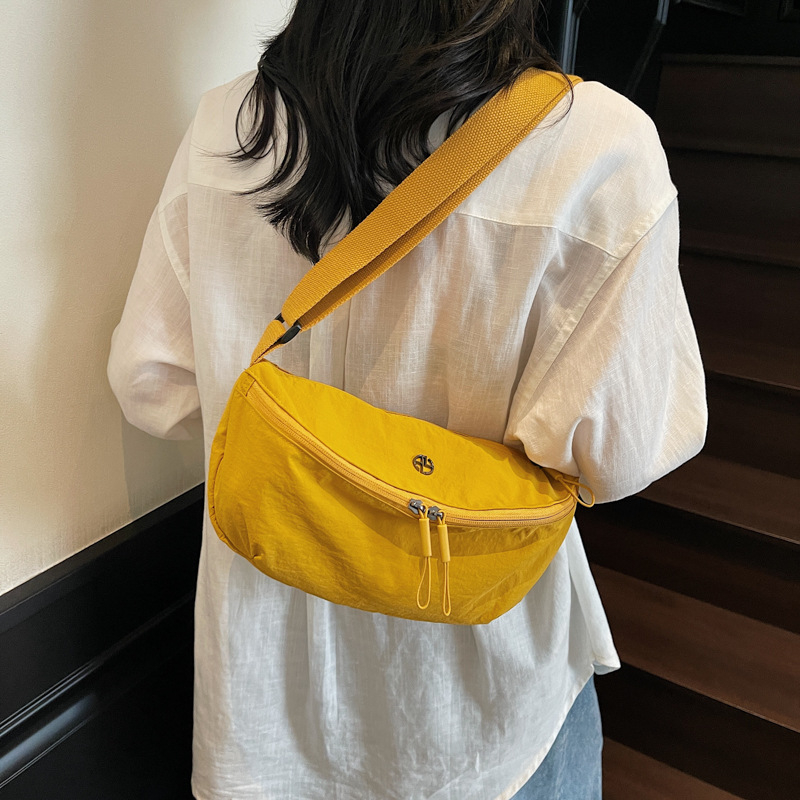 Geantă crossbody cilindrică din Oxford, cu fermoar, căptușeală poliester, primăvara 2025