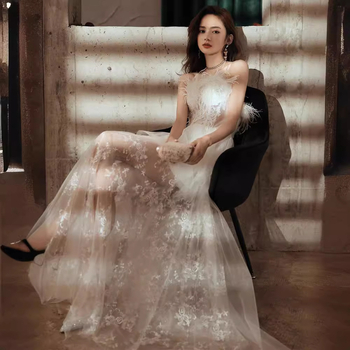 Večernja haljina bez rukava, dekolte tip tube, A-linijski kroj, duga suknja, poliester.