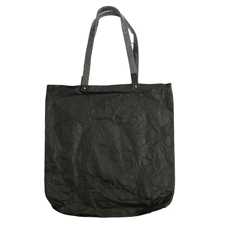 Torbica tote od kraft papira, vertikalna kvadratna silueta, gornje otvaranje, unutarnji džepovi: džep s zatvaračem i džep za telefon