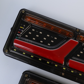 Automobilska stražnja svjetla s LED svjetlom za kočenje i skretanje u obliku slova 7, visok signal, mogućnost prilagođene obrade