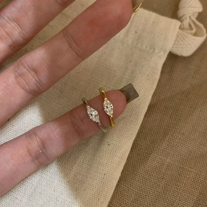 Inel coadă din cupru placat cu aur, formă geometrică, prelucrare diamant, stil marquise, lux discret