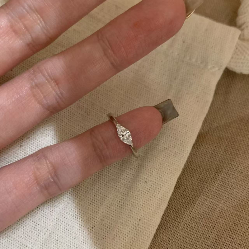 Inel coadă din cupru placat cu aur, formă geometrică, prelucrare diamant, stil marquise, lux discret