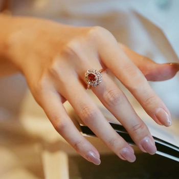 Prsten s rubinom i dijamantima, šuplji otvoreni dizajn, bakar elektroplatiran, za žene