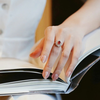 Prsten s rubinom i dijamantima, šuplji otvoreni dizajn, bakar elektroplatiran, za žene