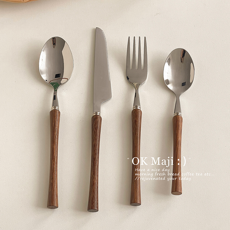 Četverodijelni set zapadnih pribora s drvenim drškama, od 304 nehrđajućeg čelika, završetak s ogledalom, stil laganog luksuza retro, mogućnost prilagodbe