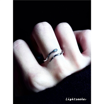 Trojrozmerný meďný prsteň s geometrickým dizajnom, elektroplátovaný, unisex šperk na ruku, jar 2025