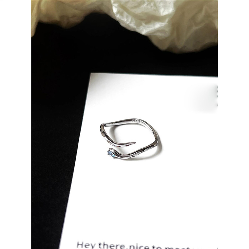 Trojrozmerný meďný prsteň s geometrickým dizajnom, elektroplátovaný, unisex šperk na ruku, jar 2025