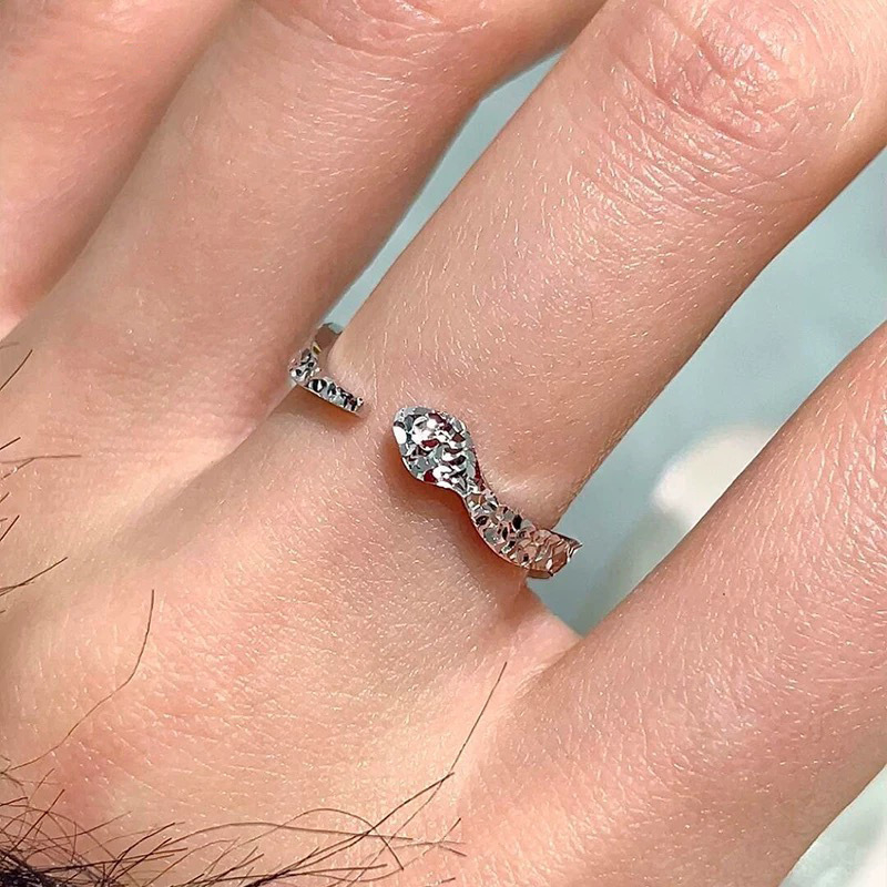 Prsteň s dizajnom hadieho zverokruhu, otvorený prsteň na ukazovák, meď, elektroplatovanie, nový čínsky štýl, jar 2025