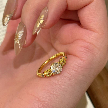 Prsteň — antické zlato, geometrický tvar, elektroplatovanie, jar 2025 vydanie