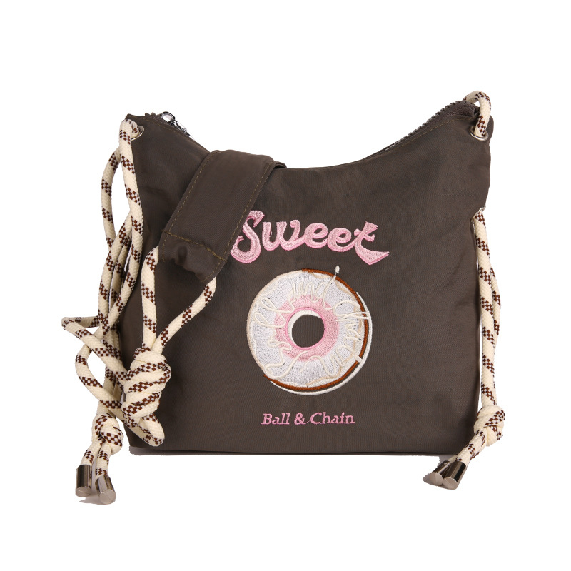 Mestská jednoduchosť: taška cez rameno z Oxfordu s horizontálnym štvorcovým tvarom, zipsom a skrytou vnútornou kapsou