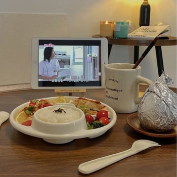 Plastová raňajková miska s tromi priehradkami