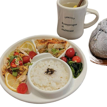 Plastová raňajková miska s tromi priehradkami