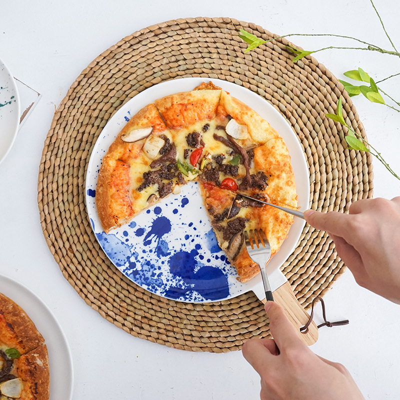 Farfurie de cină din porțelan cu model de pictură în cerneală, rotundă, suprafață glazurată, potrivită pentru hoteluri și mese