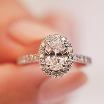 Meďový prsteň s geometrickým tvarom vajcovitého holubieho vajca, elektroplatovaný povrch, dámsky šperk na ruku, uvedený na jar 2025.