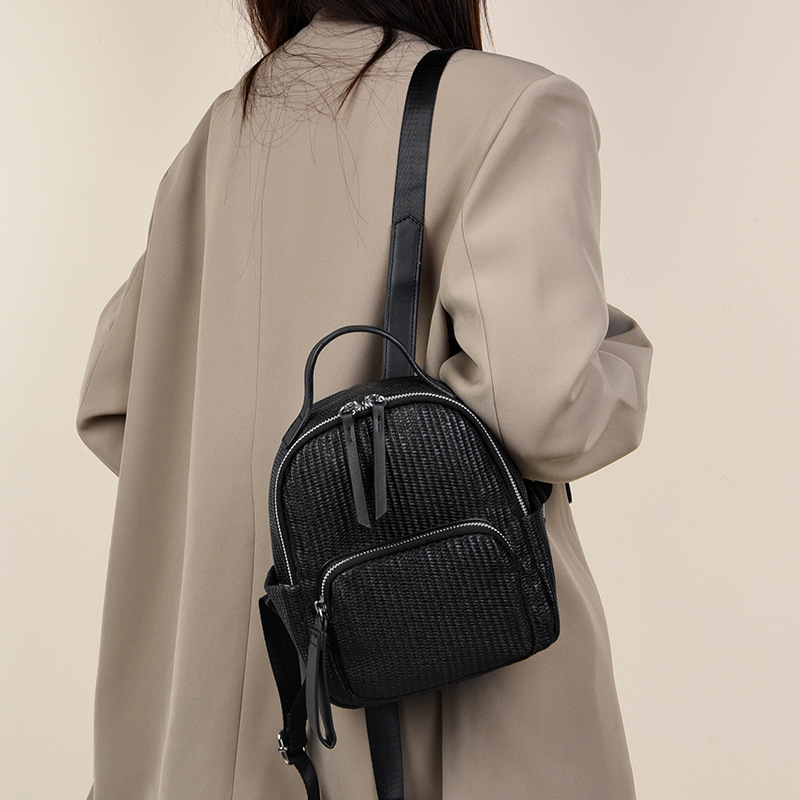 Női hátizsák Oxford anyagból, cipzáros zárás, telefonrekesz, poliészter bélés, belső zseb