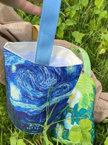 Torba tipa kofer inspirirana Van Goghom, književni stil, Oxford tkanina, cilindrični oblik, magnetska zatvarač, pamuk podstava, jedna naramenica