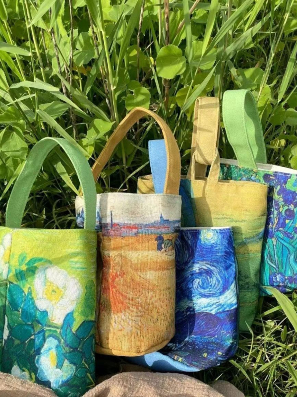 Torba tipa kofer inspirirana Van Goghom, književni stil, Oxford tkanina, cilindrični oblik, magnetska zatvarač, pamuk podstava, jedna naramenica