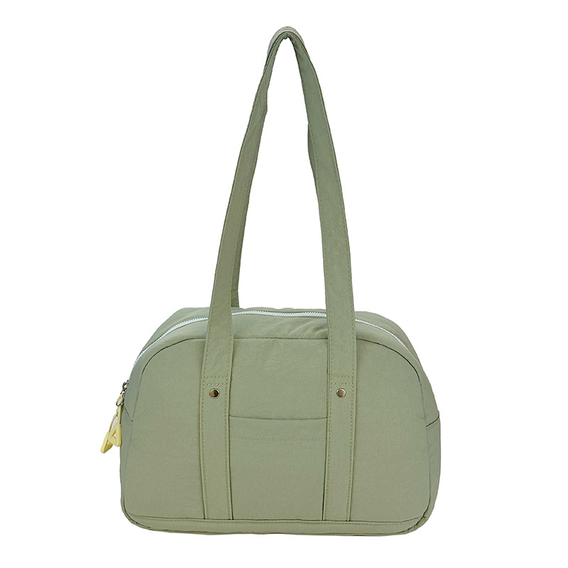 Tote taška Oxford so street style a podpažným dizajnom, vodorovný štvorcový tvar, zapínanie na zips, polyesterová podšívka, vrecko na dokumenty, vnútorné vrecko s patchom, dvojité popruhy — Jeseň 2025