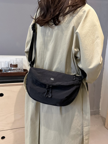 Najlon torbica za nošenje preko ramena, stil uličnog trenda, Saddle Bag, zatvaranje na zip, trodimenzionalni vanjski dio