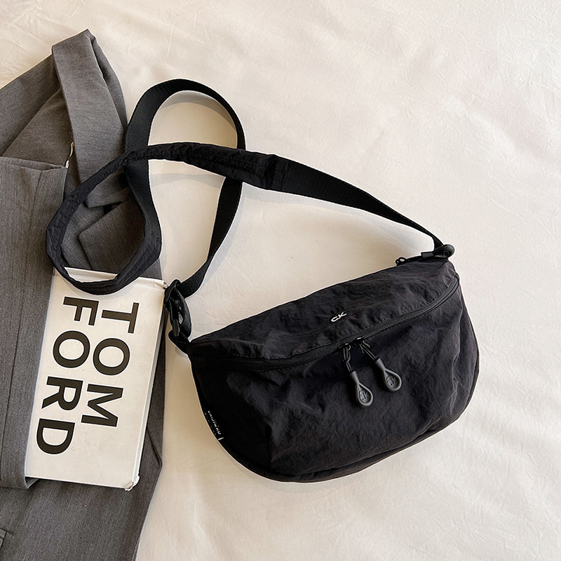 Najlon torbica za nošenje preko ramena, stil uličnog trenda, Saddle Bag, zatvaranje na zip, trodimenzionalni vanjski dio