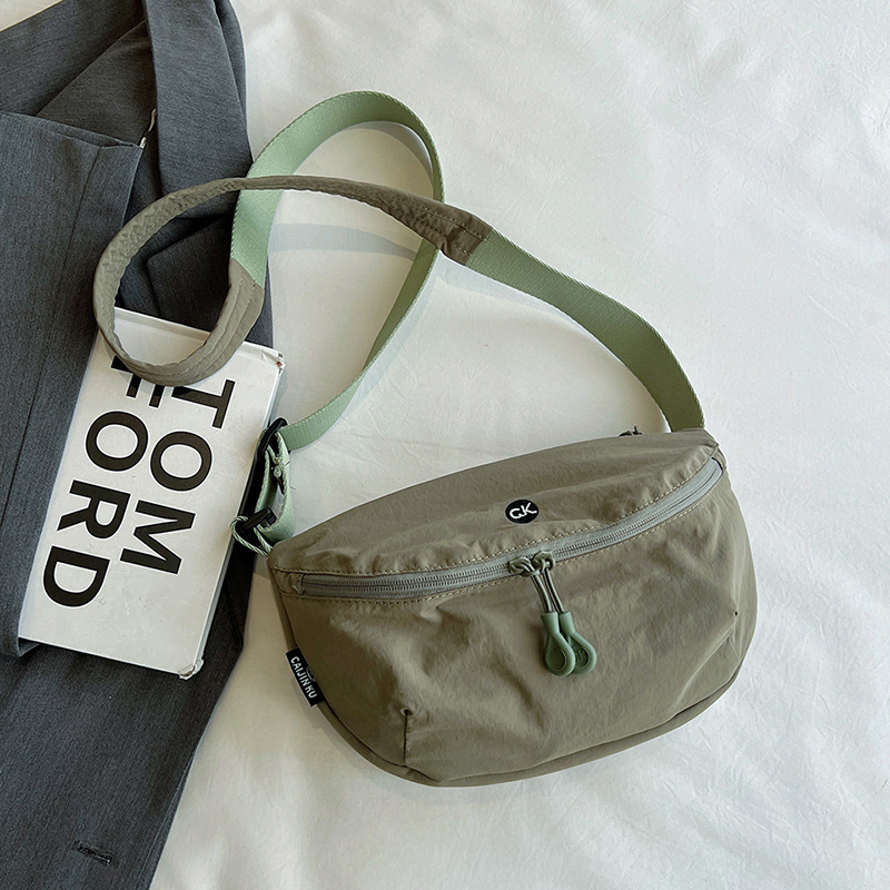 Najlon torbica za nošenje preko ramena, stil uličnog trenda, Saddle Bag, zatvaranje na zip, trodimenzionalni vanjski dio