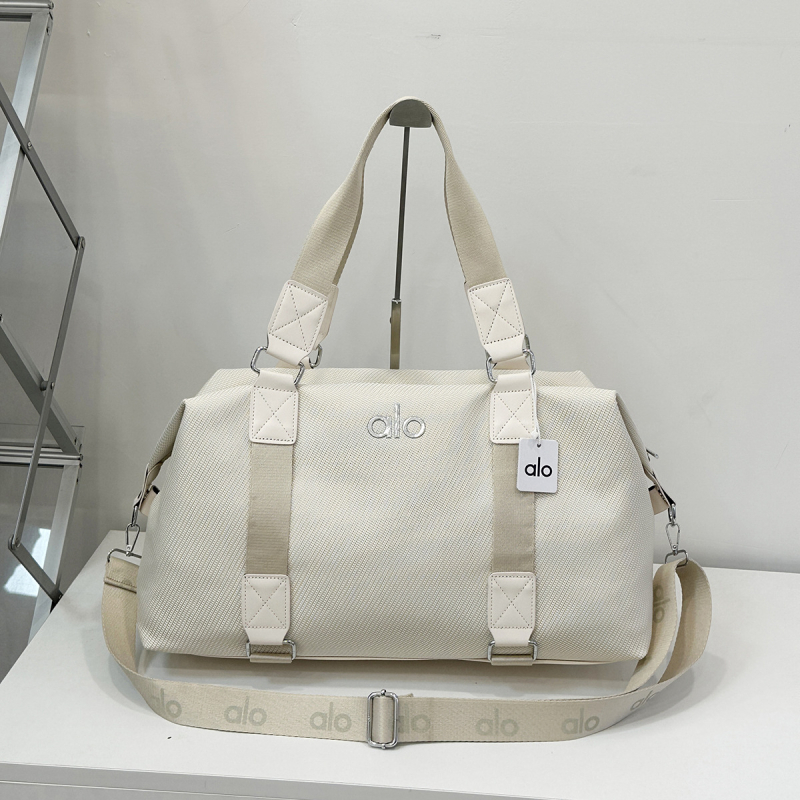 Uniszex edzőtáska, 20–35 L kapacitású, anyag: textil, lélegző és vízálló, bélés: poliészter