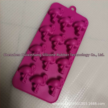 Silicone formu komplekts: ananasu kūka formas, flamingo, gulbis un pingvīns ledus formām (Materiāls: silikons; Ietilpība: 3,5 ml; Funkcija: viegla demouldēšana; Stils: neregulārs; Kategorija: silikona ledformu komplekti)