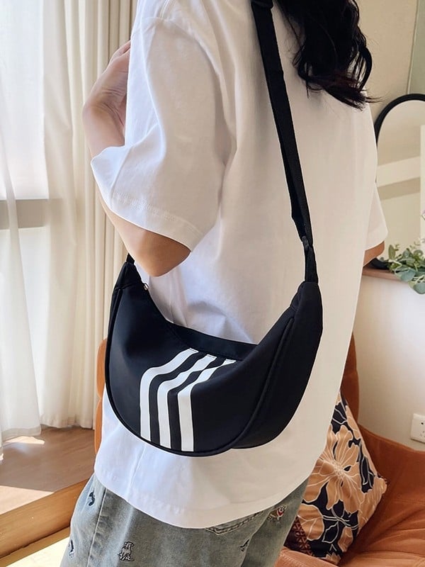 Nylon torbica preko tijela sa zatvaračem, vodoravni kvadratni oblik, jedna naramenica, skriveni džep sa zatvaračem