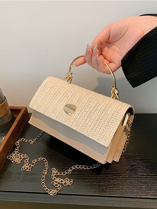 Torba od slame u gradskom stilu, četvrtastog oblika, zatvaranje klapnom, jedna naramenica, džep za mobitel