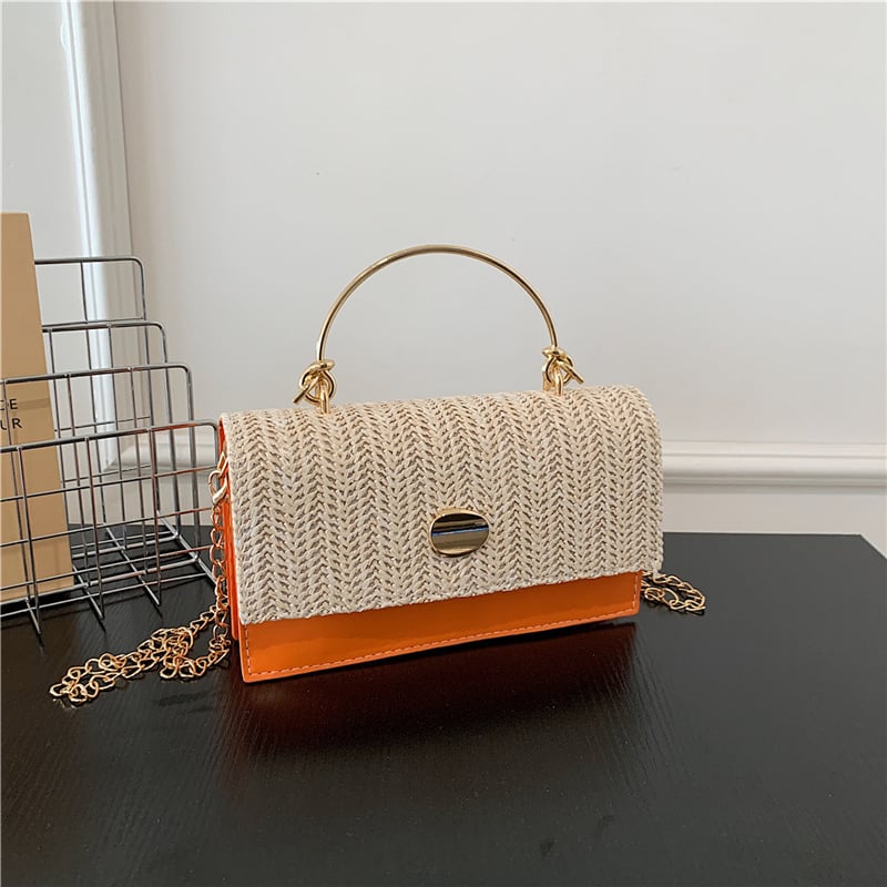 Torba od slame u gradskom stilu, četvrtastog oblika, zatvaranje klapnom, jedna naramenica, džep za mobitel