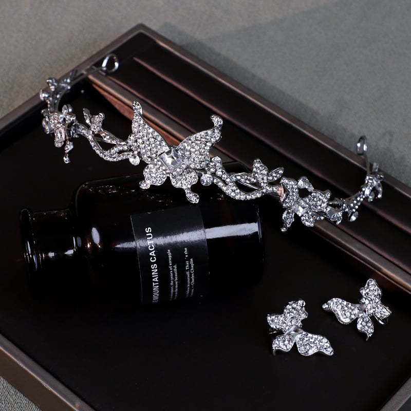 Accesoriu pentru păr - coroană din aliaj, în stil japonez și coreean, cu cristale albe, formă de insectă, placare electrolitică (Material: aliaj; Stil: japonez și coreean; Forma: insectă; Cristale: albe; Procesare: placare electrolitică)