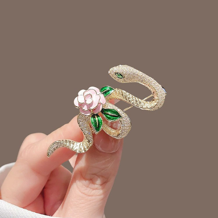 Broš s cvjetnim dizajnom zmije, legura, potpuno dijamantni motiv, nadahnut zviježđem zodijaka, završetak kapljica ulja