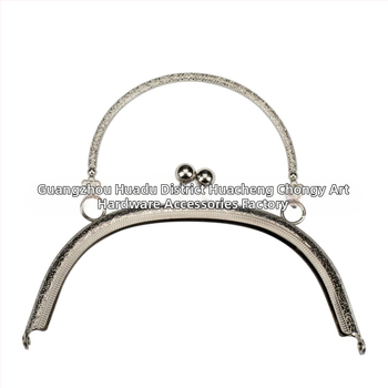 Geležies rankinės aksesuaras, prekės ženklas Chuangyi bags, vientisas raštas, vasara 2023