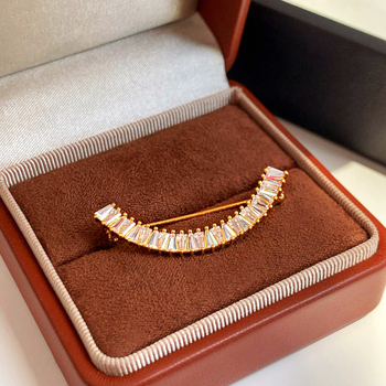 Broșă pentru femei, zirconiu, formă geometrică, pavé micro, accesorii de modă primăvara 2025 (Material: Zircon; Formă: Geometrică; Tehnică: micro pavé; An/Sezon: Primăvara 2025)