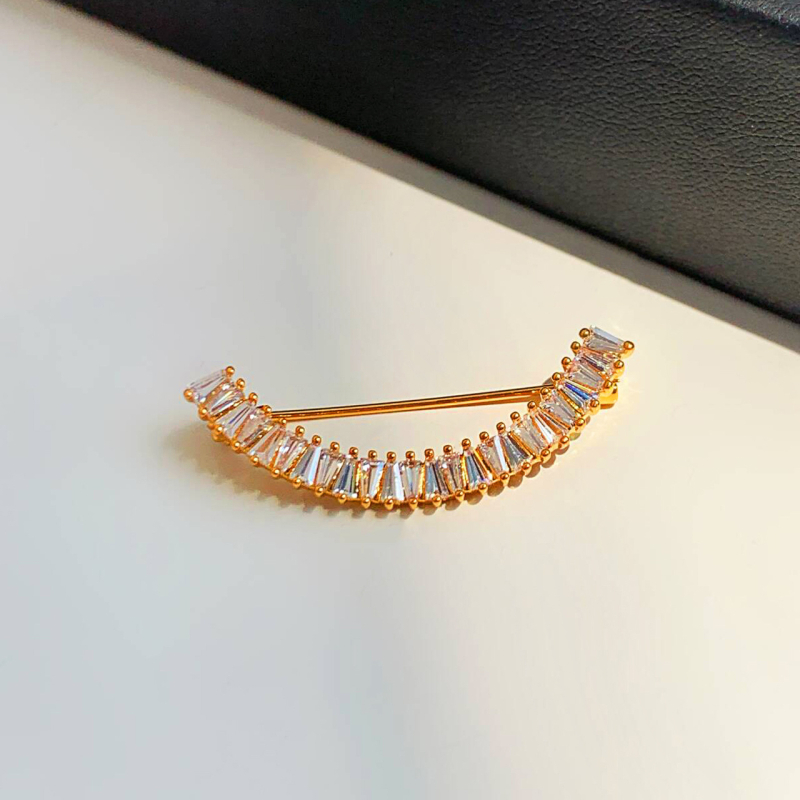 Broșă pentru femei, zirconiu, formă geometrică, pavé micro, accesorii de modă primăvara 2025 (Material: Zircon; Formă: Geometrică; Tehnică: micro pavé; An/Sezon: Primăvara 2025)