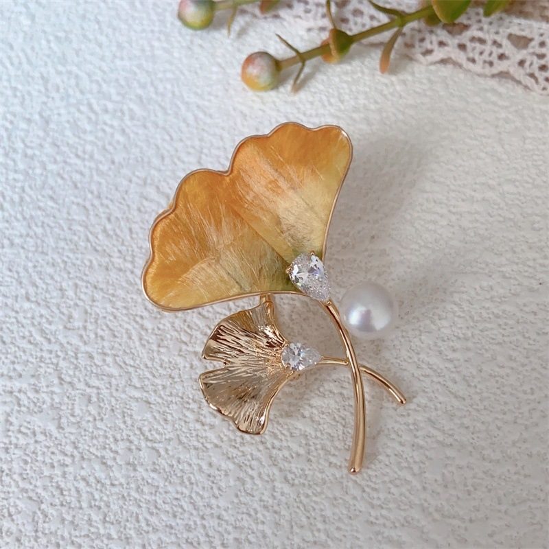 Broșă de cupru cu frunză de ginkgo, placare electrolitică, unisex