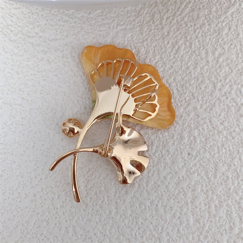 Broșă de cupru cu frunză de ginkgo, placare electrolitică, unisex